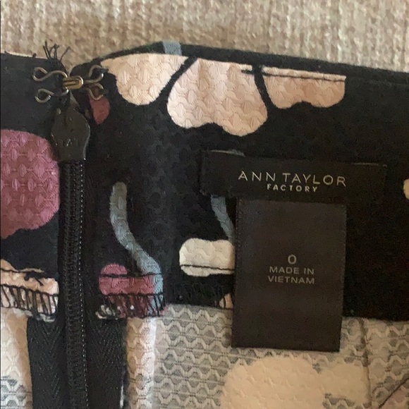 Ann Taylor Pencil Skirt Gingko Pattern - Picture 3 of 7